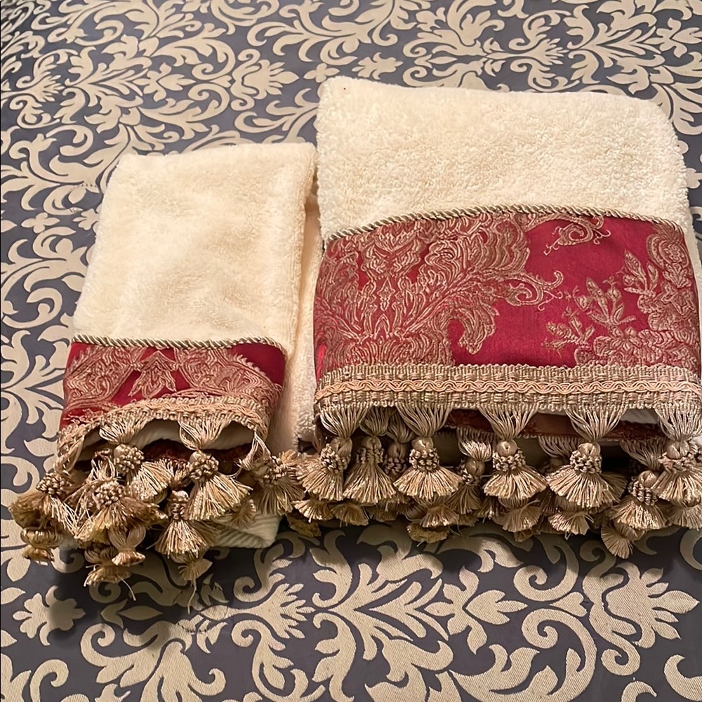 Elegant Cream and Red Towel Set